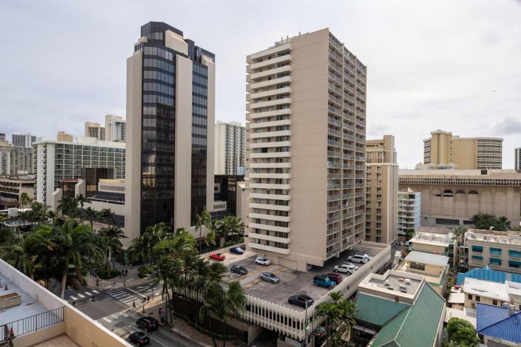 Heart Of Waikiki,1Bdrm,Free Parking, Wifi,No Resort Fees,Youtube,Netflix ! Honolulu Zewnętrze zdjęcie